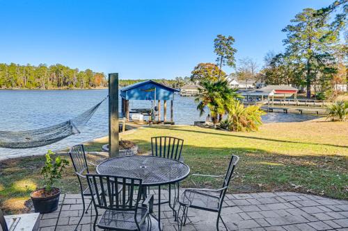 Boat Dock & Fire Pit: Waterfront Bath Getaway! in Bath