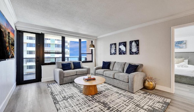 Breathtaking resort condo w beach service Unit 908
