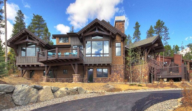 Breck Luxury Ski Home, Baldy Mtn Views, Multiple Fireplaces, Sleeps 14 in Breckenridge