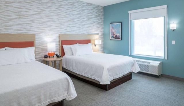 Bright 2 Queen 1BR w/Pool Bar & BBQ | 2.5 mi Cocoa Beach Pier