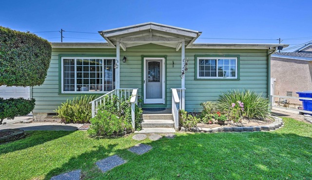 Bright Escape - 1/2 Mile to the Oceanside Harbor!