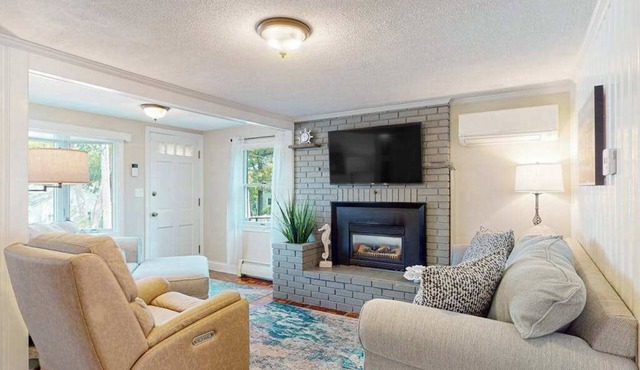 Bright home steps from private beach with kayaks, dock & Onset Bay view in Wareham