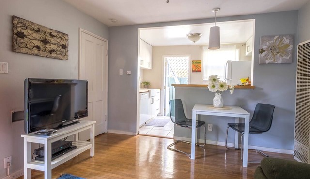 Bright one-bedroom bungalow, located near all Pasadena’s best attractions. in Pasadena
