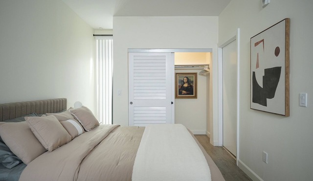 Bright & Spacious Studio in Old Town Pasadena in Pasadena