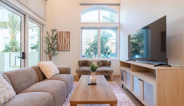 Bright & Stylish King 2B2B｜Resort Pool & Spa in Montclair
