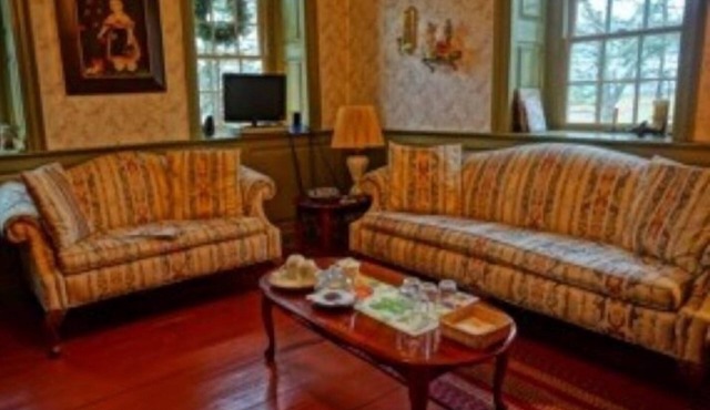 Brownstone Colonial Inn