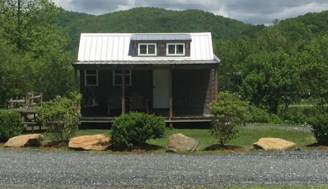 Buck Hill Tiny Home Cabin w/Mountain & Water Views
