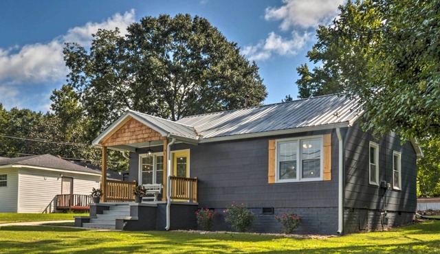 Bungalow w/ Golf Cart, 1/2 Mi to Historic Square!