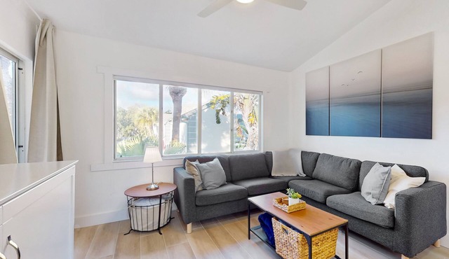 Cape Canaveral Beachside Condo W/Private Balcony, Pool & Pets Welcome! 🌴🐾
