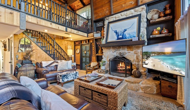 Cedar Cabin on over an acre of tropical paradise