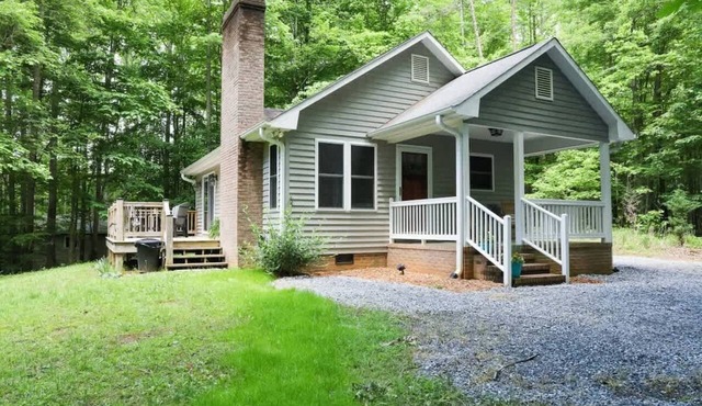 Cedar Run Cottage by Buffalo Mountain Getaway in Stuart