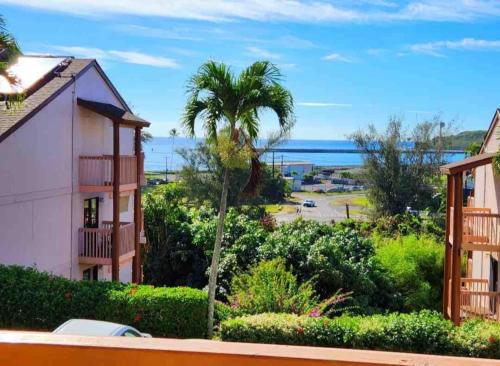 Central and Bright 2 BR, 2 BA, Pool and Oceanview in Lihue