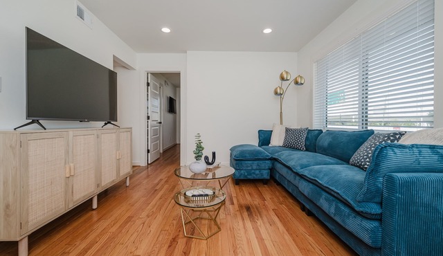 Central Suites Trio-Groups/Multi-King Beds/Parking