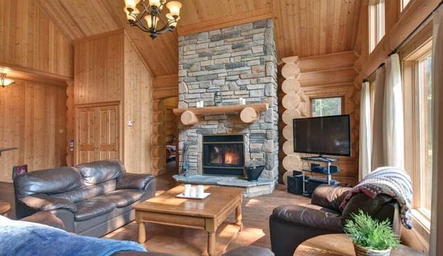 Chalet 23 - Resort Access with Private Spa & Sauna in Mille-Isles