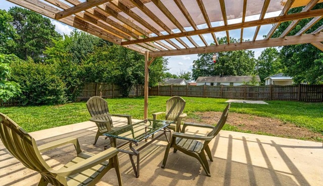 Charming 3-bedroom house close to the action in amazing Decatur, AL!