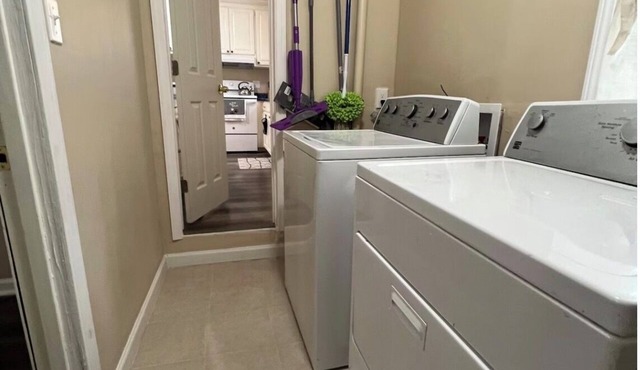 Charming 3-bedroom house in delightful Macon with AC