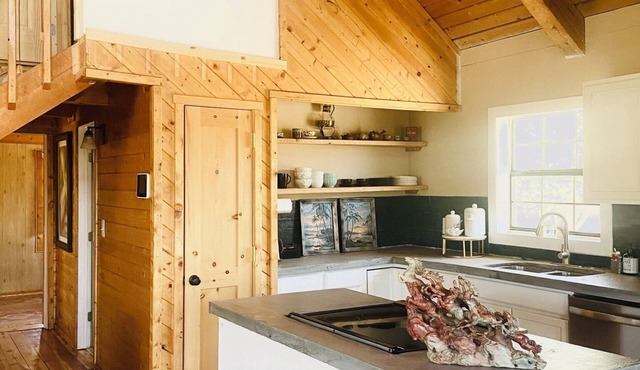 Charming 3-bedroom cabin with WiFi, AC in peaceful Ojo Caliente in Ojo Caliente