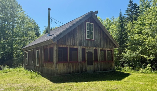 Charming cabin with AC in Burnham - Perfect getaway. in Burnham