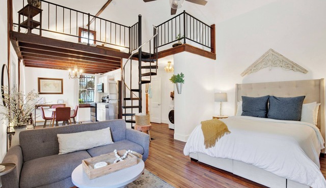 Charming Cottage Near Forsyth Park
