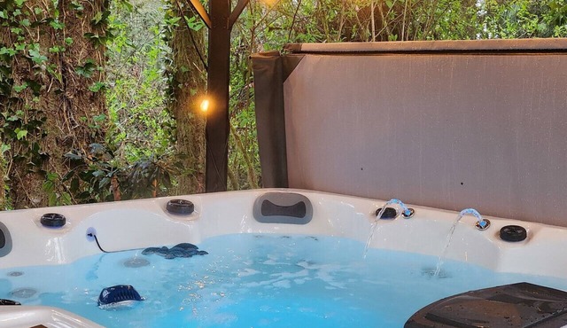 Charming Creekside Studio Near Ferries to Seattle in Port Orchard