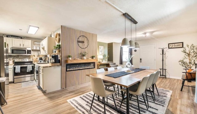 Charming Farmhouse Getaway 7 Beds