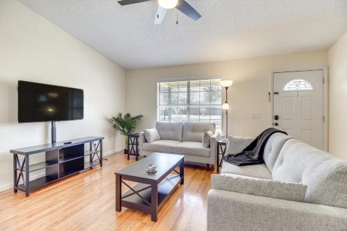 Charming Hinesville Home < 6 Mi to Fort Stewart