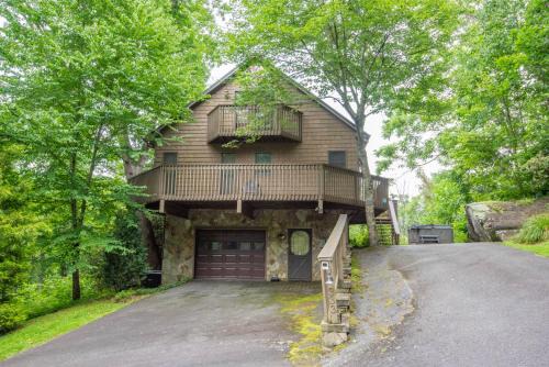 Charming Riverfront Cabin - Hot Tub Overlooking New River, Gas Fireplace in Jefferson