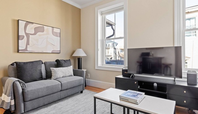 Charming Somerville 1BR nr Sullivans Square T, by Blueground in Boston