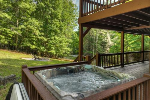 Cherry Creek Retreat - Mountain views and more in Cherry Log