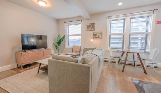 Chic 1 Bed Apartment Steps from Boston Common in Boston