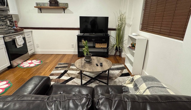 Chic 1-bedroom apartment in fabulous Pleasant Grove