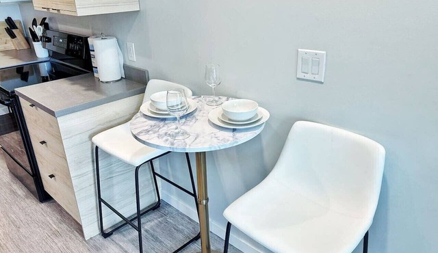 Chic Downtown Studio with Gym Access & Rooftop Lounge in Des Moines