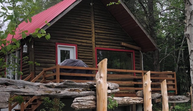 Chic, rustic log cabin near the farm in the heart of nature. in Peribonka
