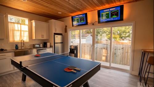 Chic Wilmington Retreat - Brand New, Central Location, Pets Welcome, Fast WiFi! in Wilmington