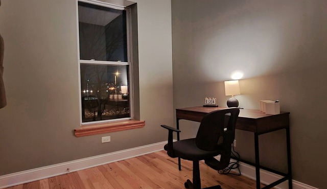 🌃 Chicago Vrbo Newly Remodeled 2-Unit Apartment! 😍 in Chicago