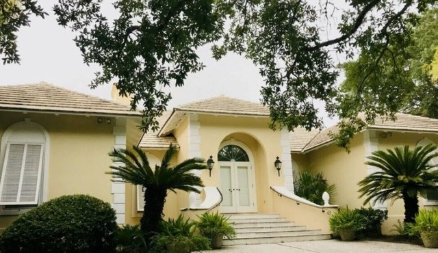Classic Sea Island Cottage with Pool and Minutes Walk to the Beach