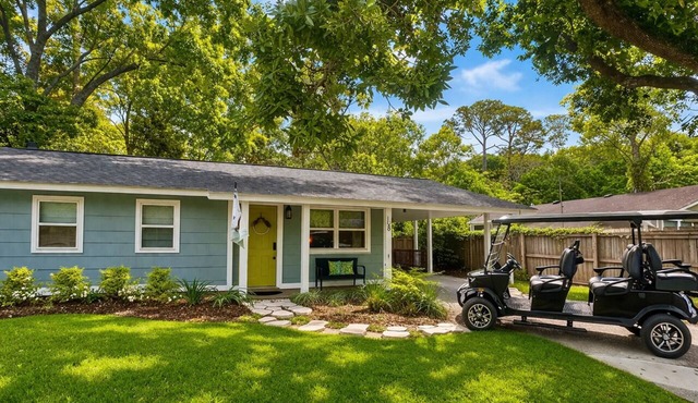 Coastal Charm - close to the beach & downtown Ocean Springs! With golf cart!