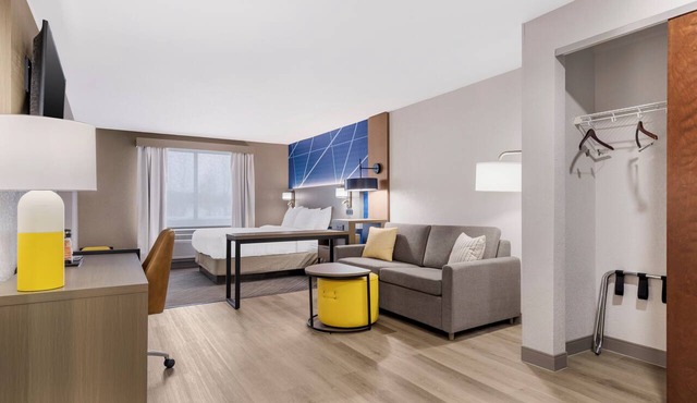 Comfort Inn & Suites