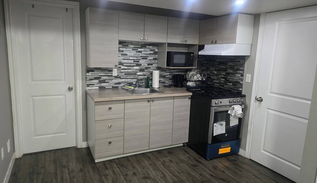 Comfortable Stay Evanston NW, Near Calgary YYC, Highways, Shopping & Parks in Calgary