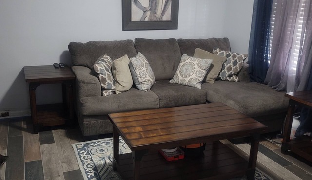 Comfy 2-bedroom unit near Edward Waters College