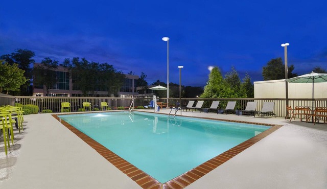 Convenient Huntsville Room w/Free Breakfast, Parking & Seasonal Pool Access