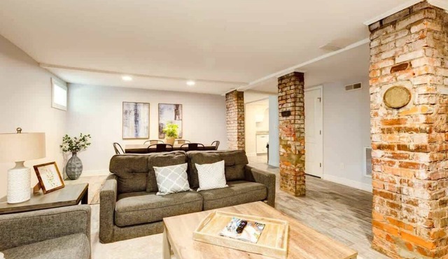 Cool Guest House. Close to Uptown. Walk Everywhere
