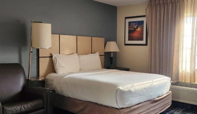 Coratel Suites Extend Stay MSP Airport-Luxury Queen Studio Suites Kitchenette NS