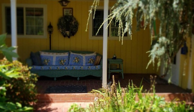 Country Farm Condo w/kitchen, near 7 Feathers Casino on OR Hwy 5; Dog friendly in Riddle