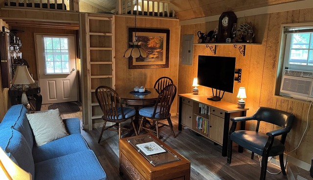 Cozy 1-Bedroom Cabin w/Lofts in the Woods