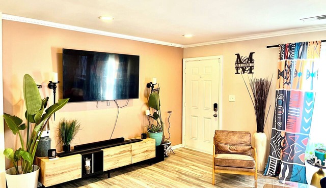 Cozy 1-bedroom house in adorable Atlanta with AC comfort