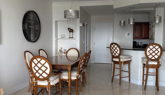 Cozy 1-bedroom oceanfront condo with full amenities in beautiful Miami Beach
