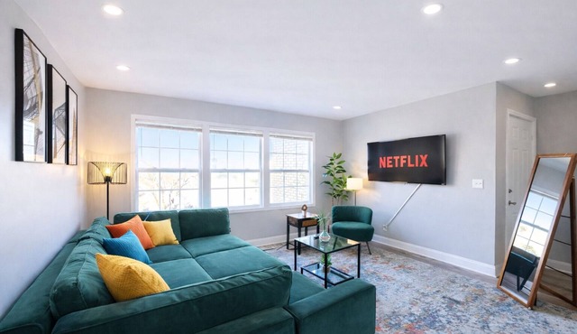 Cozy 1BR Retreat with Parking Close to Downtown Birmingham and UBA
