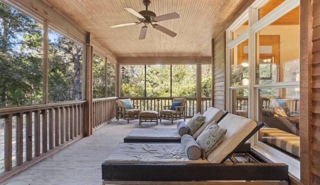 Cozy 2-bedroom cabin in the woods on the river in Vancleave