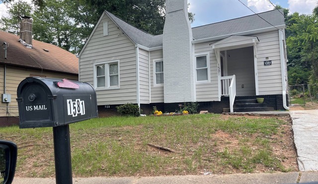 Cozy 2-bedroom house that sleeps 7 with WiFi, AC in WestEnd Atlanta